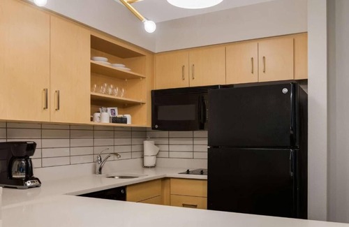 Andover Hotel | Ensuring a Very Comfortable & Memorable Stay! Free Breakfast, Pet-Friendly, Pool
