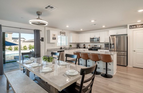 Coachella Apartment | Entertainer`s Paradise
