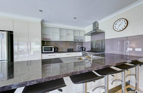 Calare House | Entertainers Haven by Mary & Tex | 10 Guests, Pets