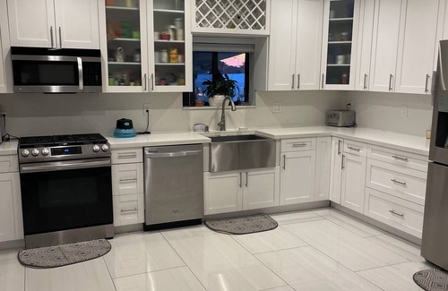 Hialeah House | Entertaining & Modern home, Champagne Spa & Gazebo
