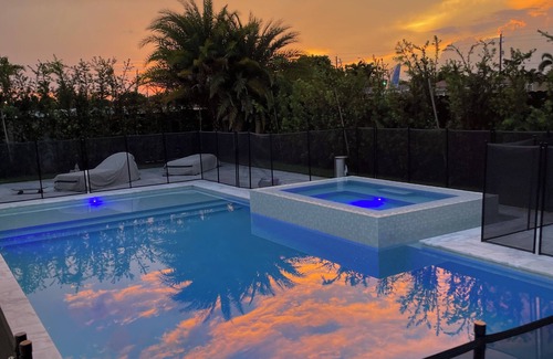 Hialeah House | Entertaining & Modern home, Champagne Spa & Gazebo