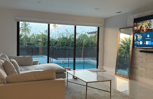 Hialeah House | Entertaining & Modern home, Champagne Spa & Gazebo