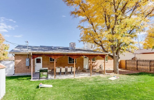 Arvada Plaza Area House | Entertainment & Comfort Near Arvada & RedRocks