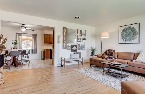 Arvada Plaza Area House | Entertainment & Comfort Near Arvada & RedRocks