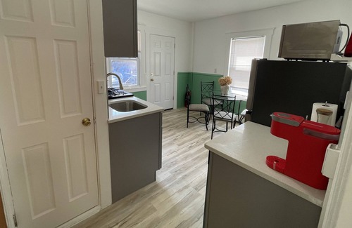 Port Chester Apartment | Entire 2 Bed-room Roomy Apartment ~ 1 min to Train for NYC