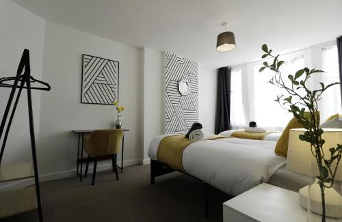 Colchester Apartment | Entire 2-Bedroom Apartment in the bustling City Centre WIFI TRAIN & BUS STATION