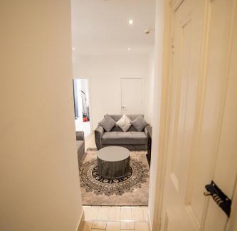 Riverside Apartment | Entire 2 Bedroom Ground Floor Apartment Cardiff City Centre & Stadium