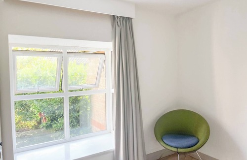 Barnet House | Entire 2 Bedroom House 7m To Station