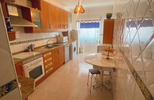 Samouco Apartment | Entire 3 Bedroom Apartment + Private WC 15min to Lisbon by car.n* Daily fee p/p