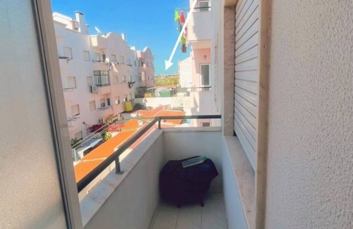 Samouco Apartment | Entire 3 Bedroom Apartment + Private WC 15min to Lisbon by car.n* Daily fee p/p