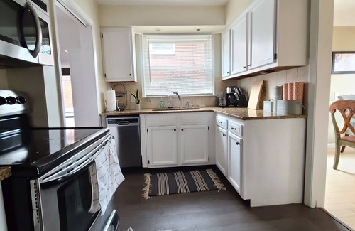 Harper Woods House | Entire 3 BR Home by St John's Hospital in Quiet area