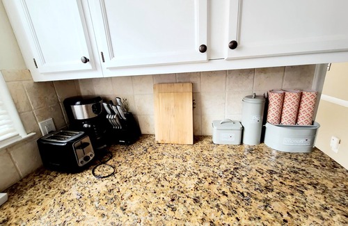 Harper Woods House | Entire 3 BR Home by St John's Hospital in Quiet area