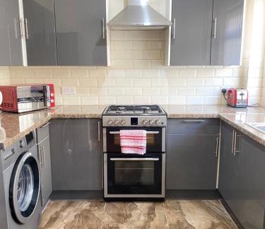 Liverpool House | Entire 4 bedroom House - EV POINT & FREE PARKING