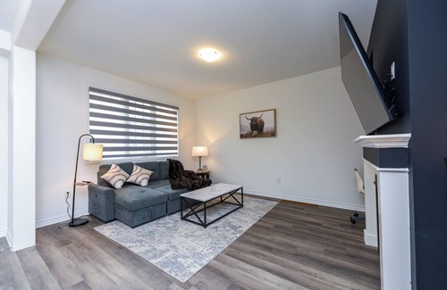 Halton Regional Municipality House | Entire 4BR Brand New Townhome | Milton - Sleep9 - Free Wi Fi, Parking, Crib