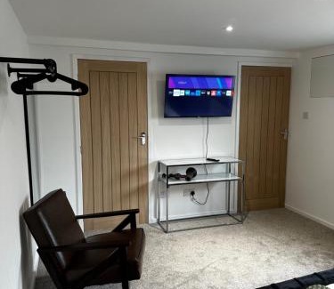 Colchester Apartment | Entire Apartment super king bed close to Town Centre