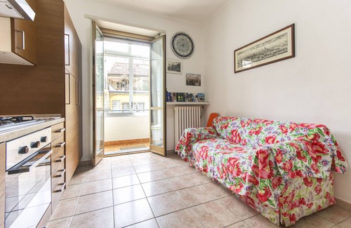 Parella Apartment | Entire apartment with car parking in the yard, 3 min from the pyramids