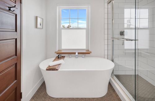 Mount Shasta Hotel | Entire Boutique Hotel @ Base Mt Shasta (sleeps 30)