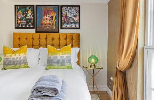 Chichester Apartment | Entire City Centre one bedroom Apartment- Self check in