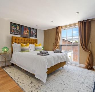 Chichester Apartment | Entire City Centre one bedroom Apartment- Self check in