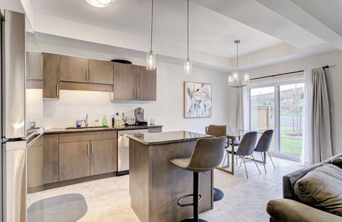 Niagara Falls House | Entire Family House 4 Bedroom - Niagara Falls