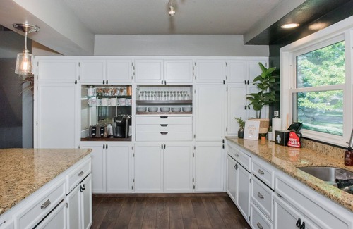 Fargo House | Entire Historic Home on Iconic 8th St w/heated indoor pool