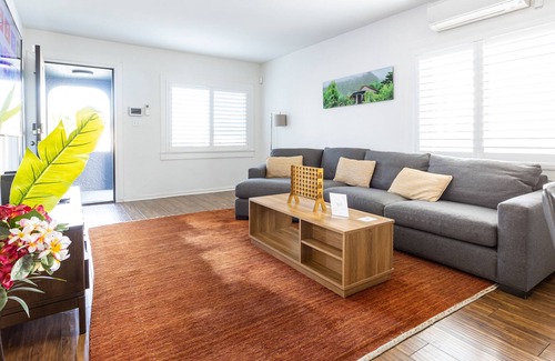 Los Angeles House | ENTIRE HOME 2 bed 1 bath!