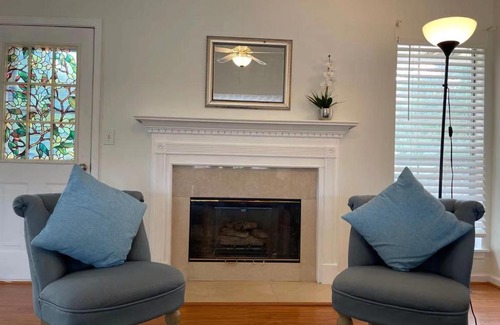 Norcross House | ENTIRE HOME Cozy Quiet 5B Single Family House 1King bed and Yard! 1050