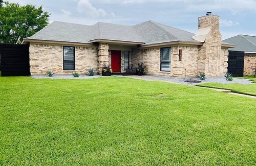 Garland House | Entire Home in Garland Full of Entertainment