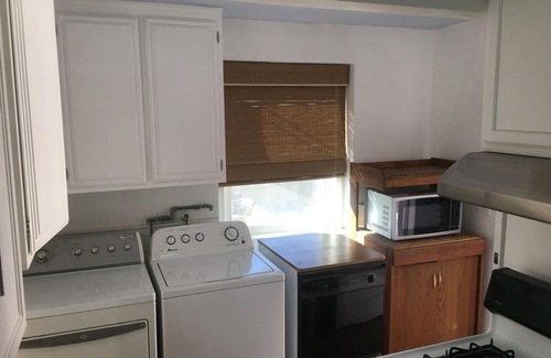 Baldwin Park House | Entire House 900 S.F. 2 bed/1 bath 15 mins from DownTown Los Angeles