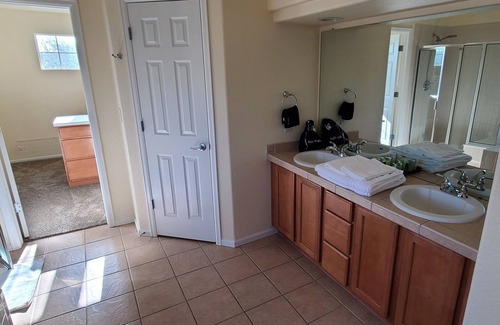 Commerce City House | Entire house by the airport