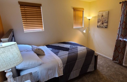 Commerce City House | Entire house by the airport
