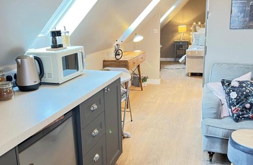 Lincoln Apartment | Entire Loft Space in quiet village near Roman City of Lincoln