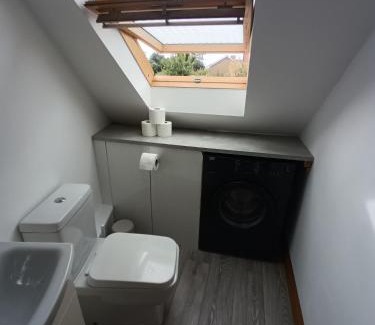 Alverstoke Apartment | Entire modern cottage close to beach - Pet friendly