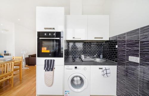 Borehamwood Apartment | Entire spacious flat with parking Close to Elstree Studios