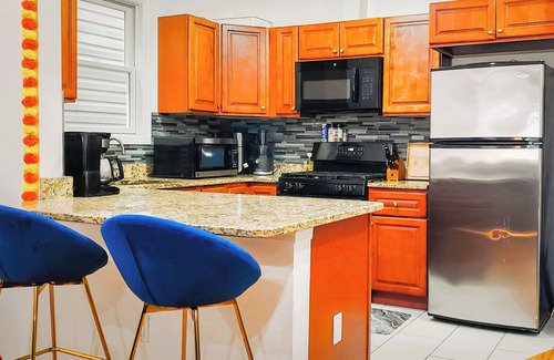 West Side House | Entire spacious Luxury Condo - 10mins walk to JSQ Path