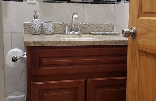 West Side House | Entire spacious Luxury Condo - 10mins walk to JSQ Path