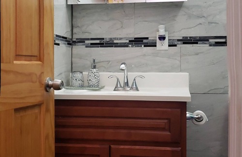 West Side House | Entire spacious Luxury Condo - 10mins walk to JSQ Path