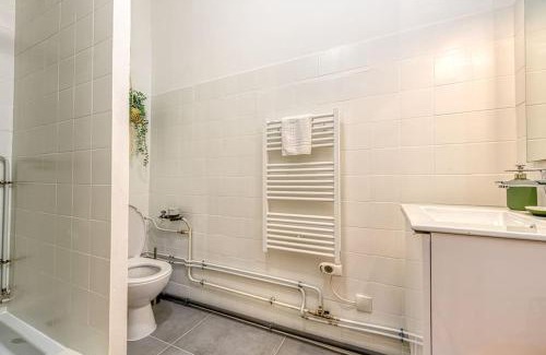 Quartier Chorier-Berriat Apartment | Entre gare et centre-ville: lit double, wifi