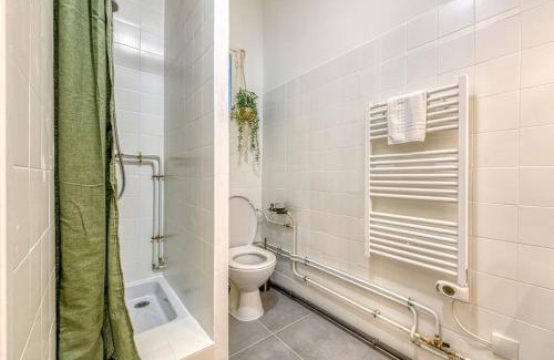 Quartier Chorier-Berriat Apartment | Entre gare et centre-ville: lit double, wifi