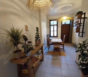 Huy House | Entre temps et pavés