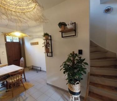Huy House | Entre temps et pavés