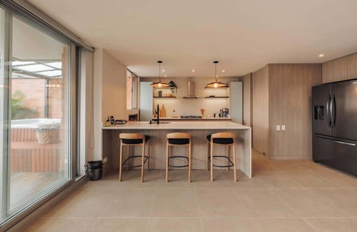 Los Naranjos Apartment | EP| Bright Apt W/AC, Workspace, Jacuzzi