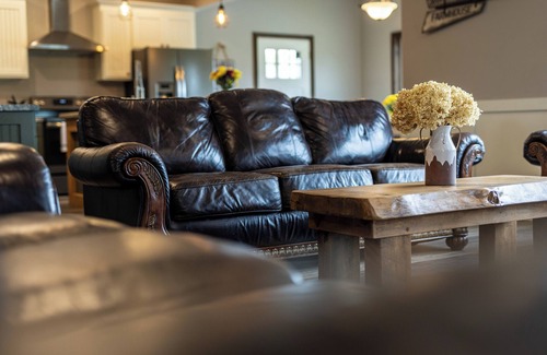 Wisconsin Dells House | Epic 6BR w/Movie Theater + Goats + Dock Access