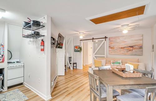 Brunswick Apartment | Epic Brunswick Apartment with Deck!