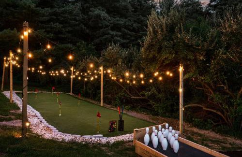 Massanutten House | Epic Family Stay - 40' Putting Green, Theater, Hot Tub, Sauna