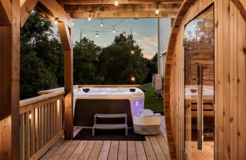 Massanutten House | Epic Family Stay - 40' Putting Green, Theater, Hot Tub, Sauna