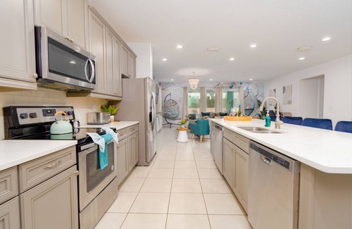 West Kissimmee House | Epic Themes | Pool/Hot Tub | Theater & Game Room