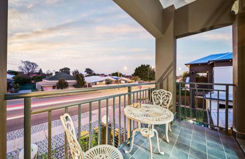 Victoria Park Apartment | Equitice Winter Moonlight Villa
