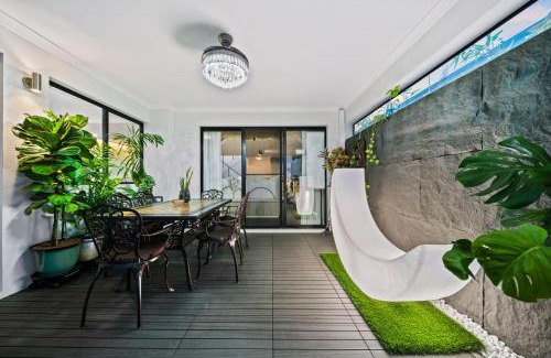 Victoria Park Apartment | Equitice Winter Moonlight Villa