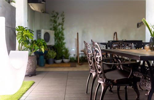 Victoria Park Apartment | Equitice Winter Moonlight Villa